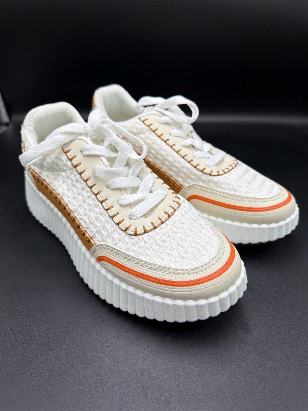 WOMEN’S ICONIC STEPS BEIGE PLATFORM SNEAKERS COMFORT SIZE 8